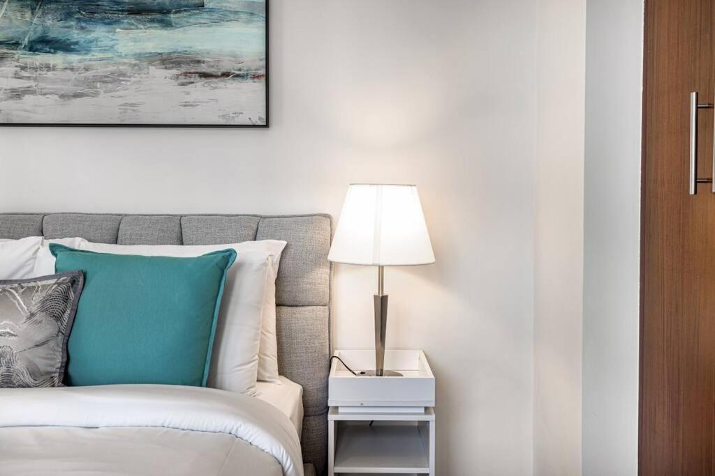 Modern And Bright In The Heart Of Downtown Apartment Dubai