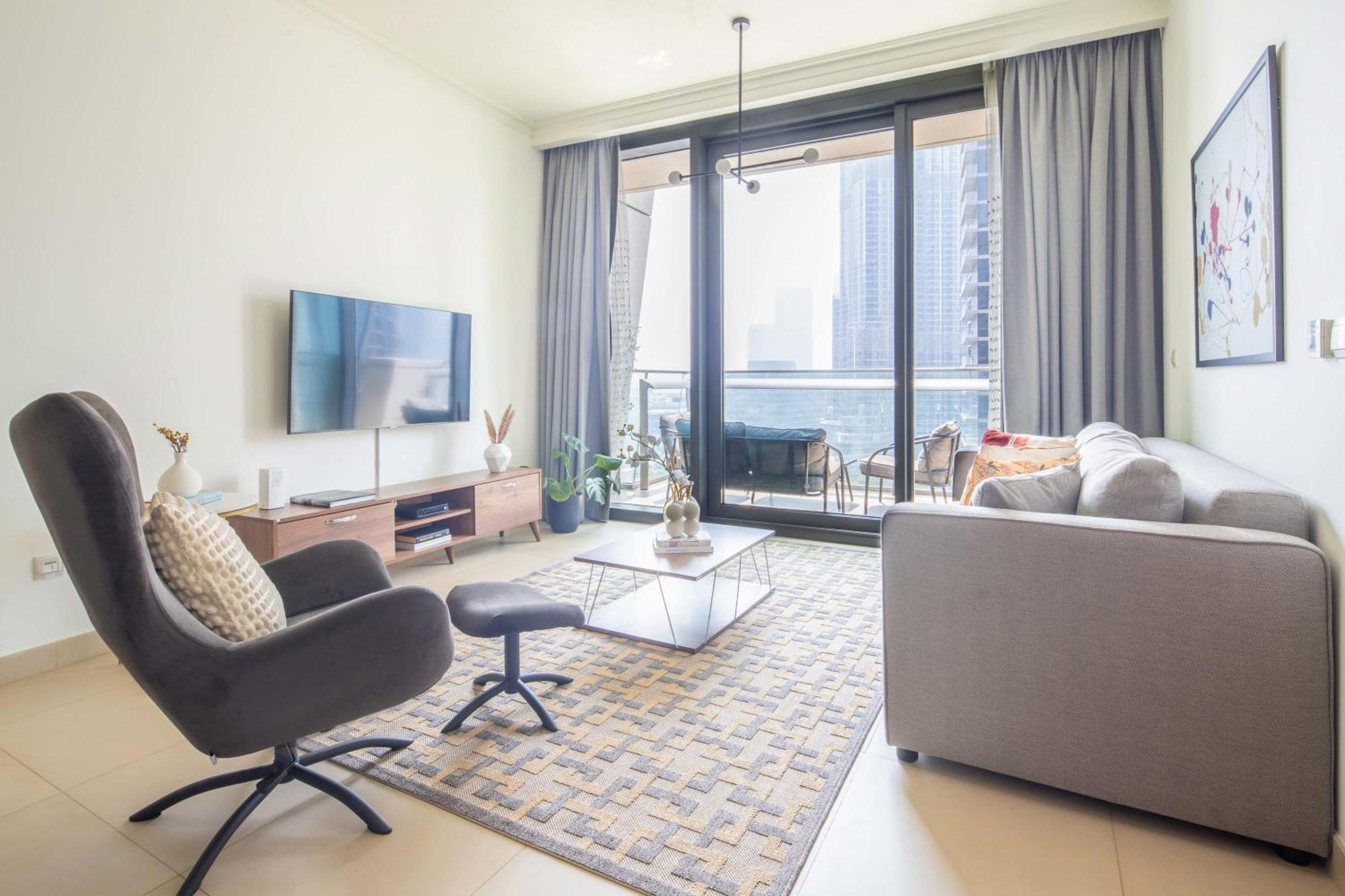 Frank Porter - Burj Vista Tower 2 Apartment *