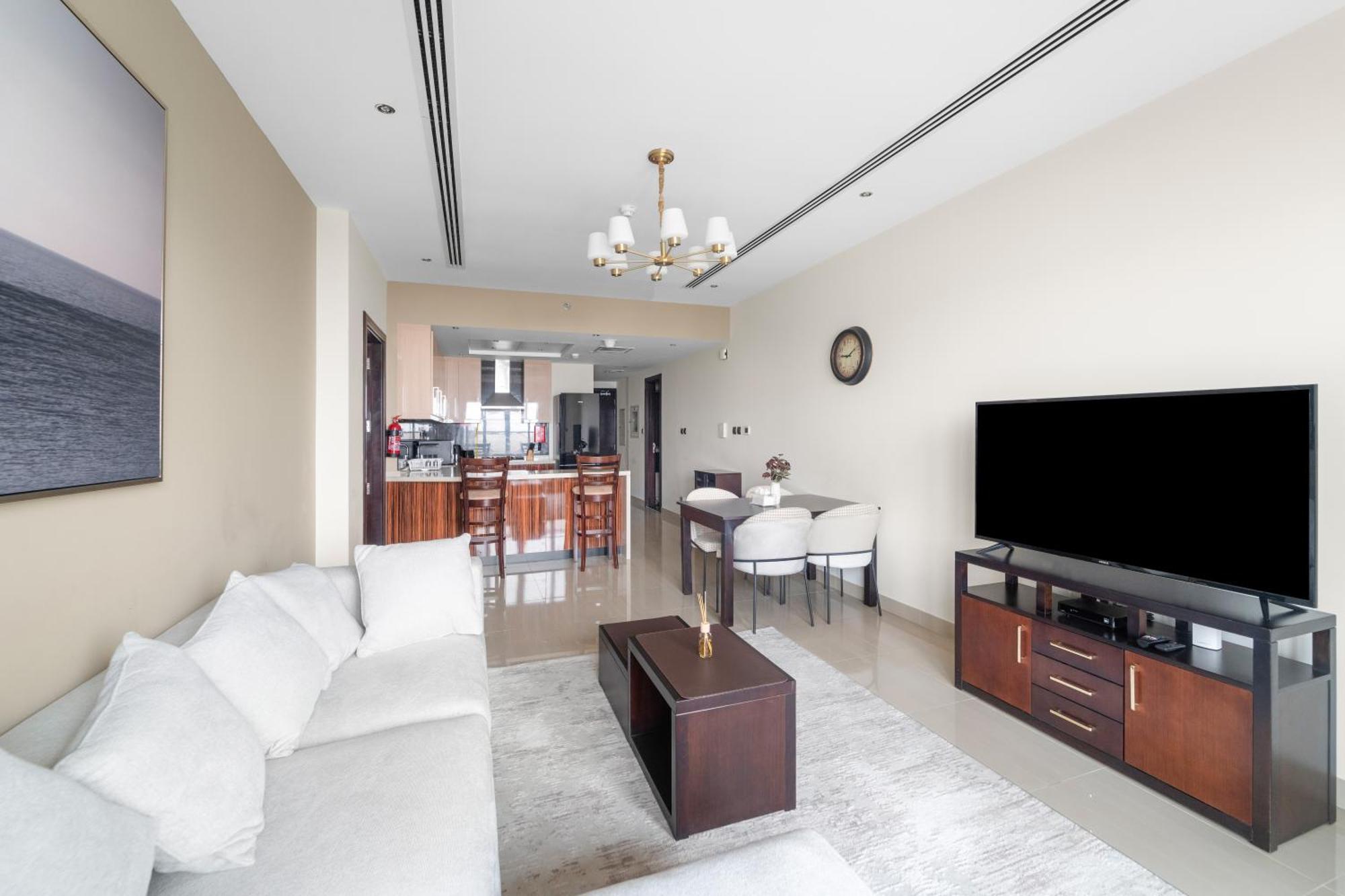 Close To Downtown - New 1 Bedroom With Parking *