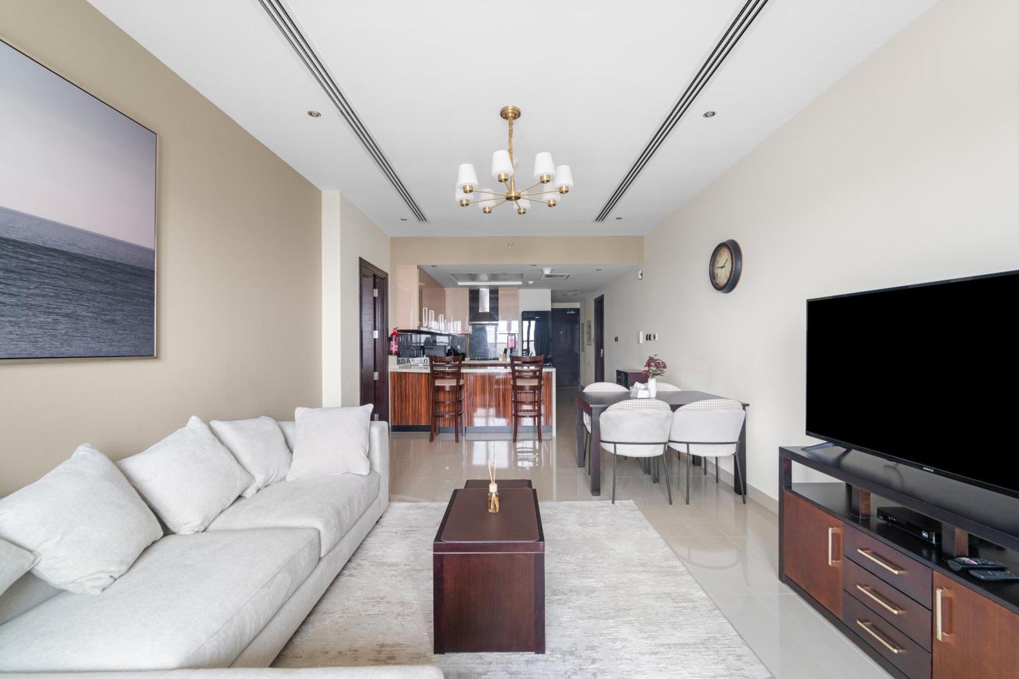 Close To Downtown - New 1 Bedroom With Parking Apartment Dubai