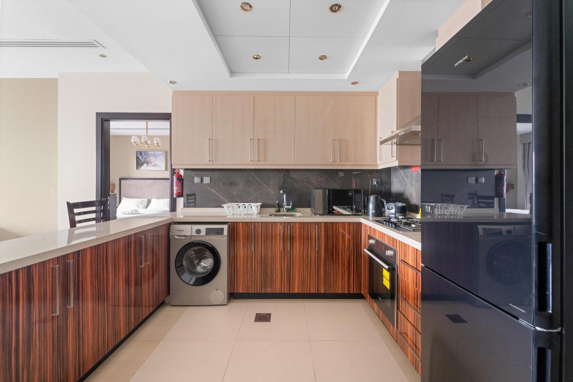 Close To Downtown - New 1 Bedroom With Parking Apartment *