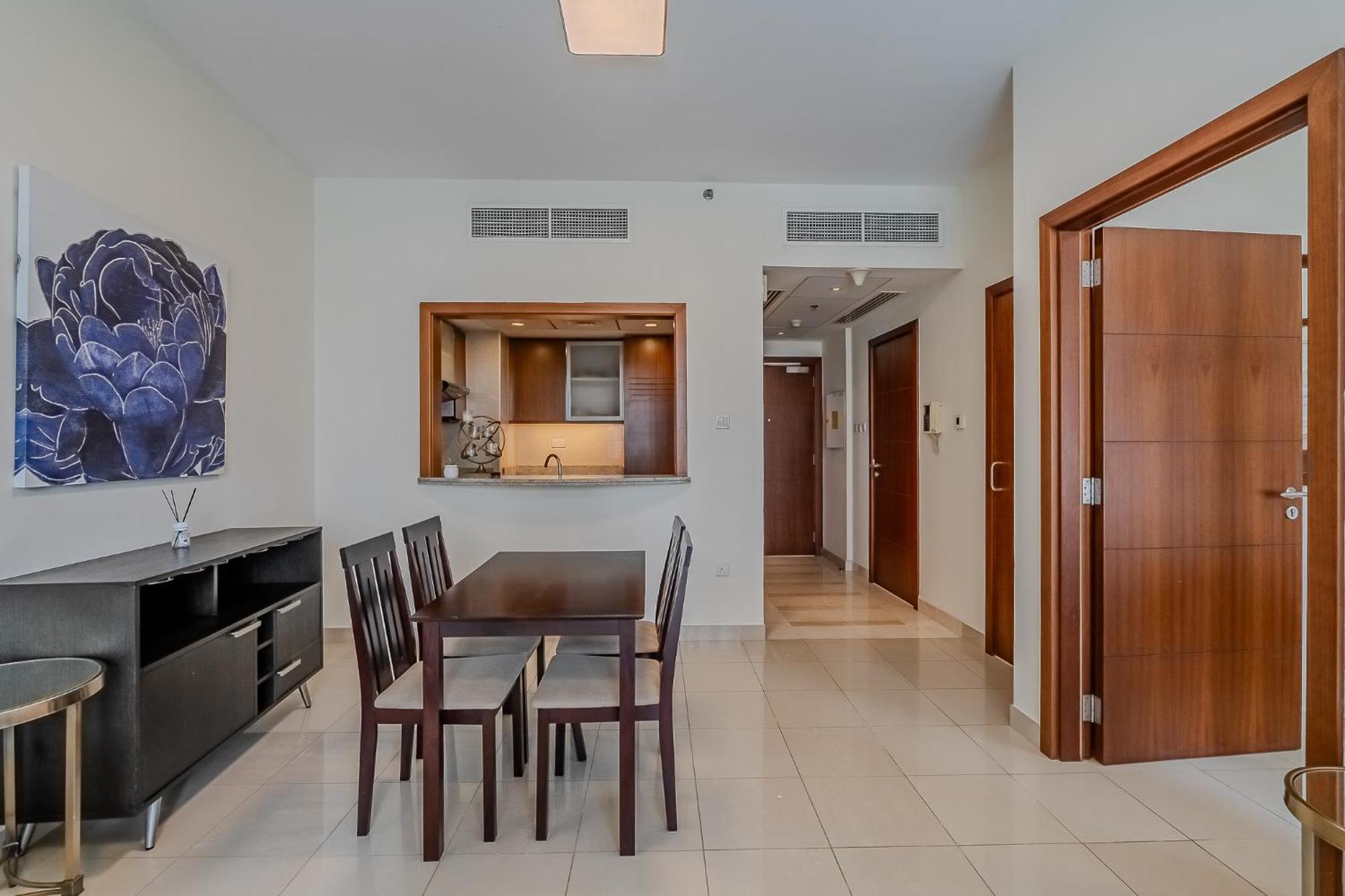 Spacious 1bdr I Standpoint Tower I Downtown Apartment Dubai