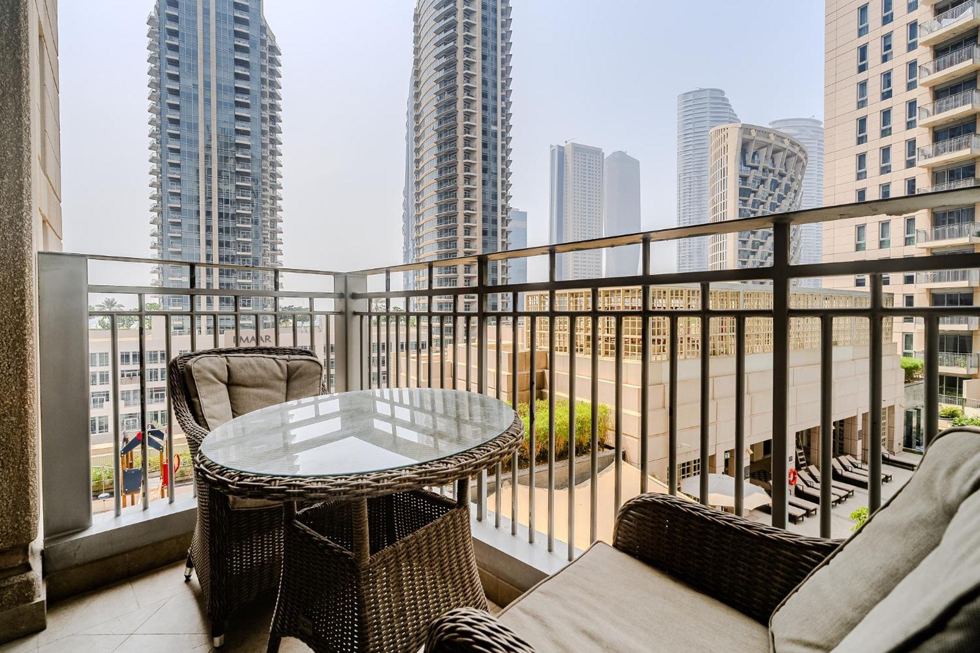 Spacious 1bdr I Standpoint Tower I Downtown Dubai