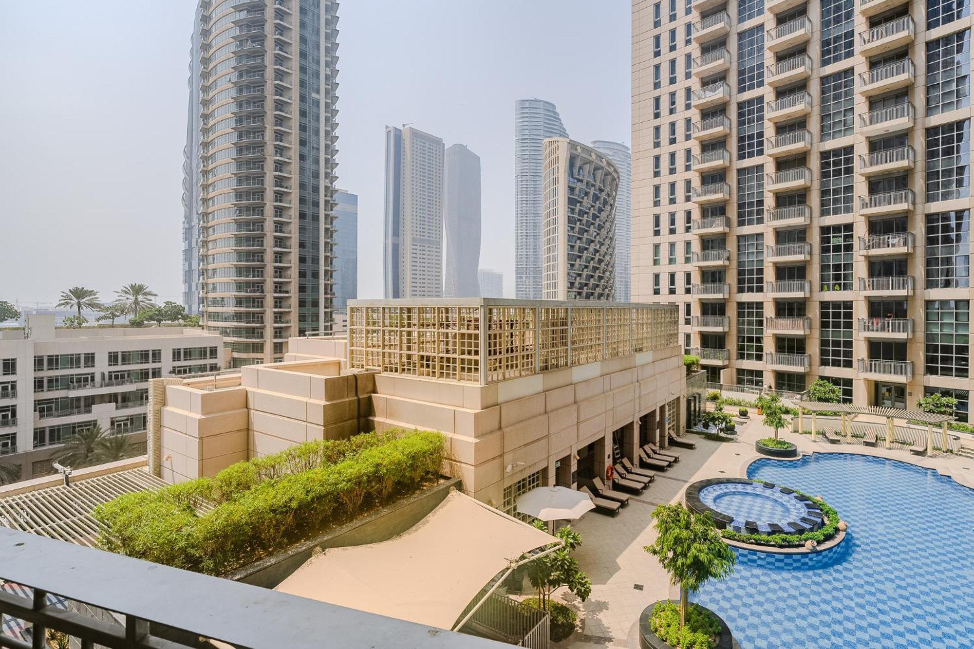 Spacious 1bdr I Standpoint Tower I Downtown * Dubai