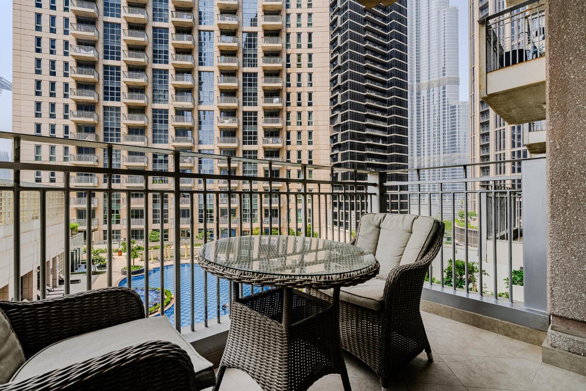 Spacious 1bdr I Standpoint Tower I Downtown * Dubai