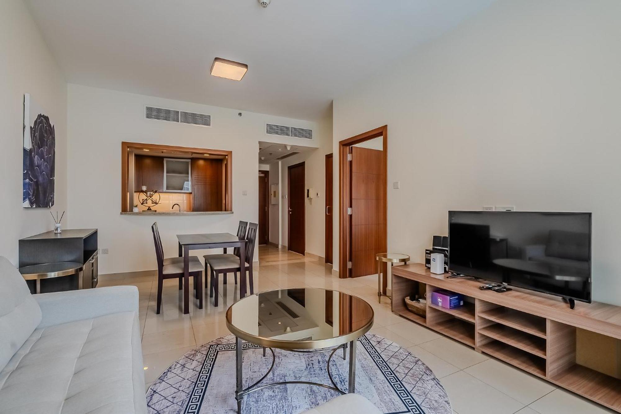 Spacious 1bdr I Standpoint Tower I Downtown Apartment Dubai