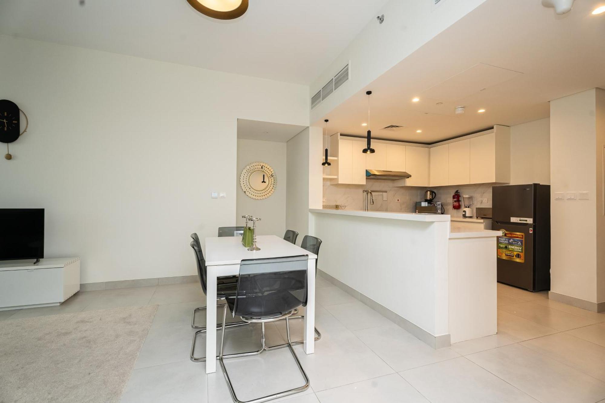 Escape24 Luxury 2br 1 East Tower Zabeel Opposite Zabeel Park Gate *
