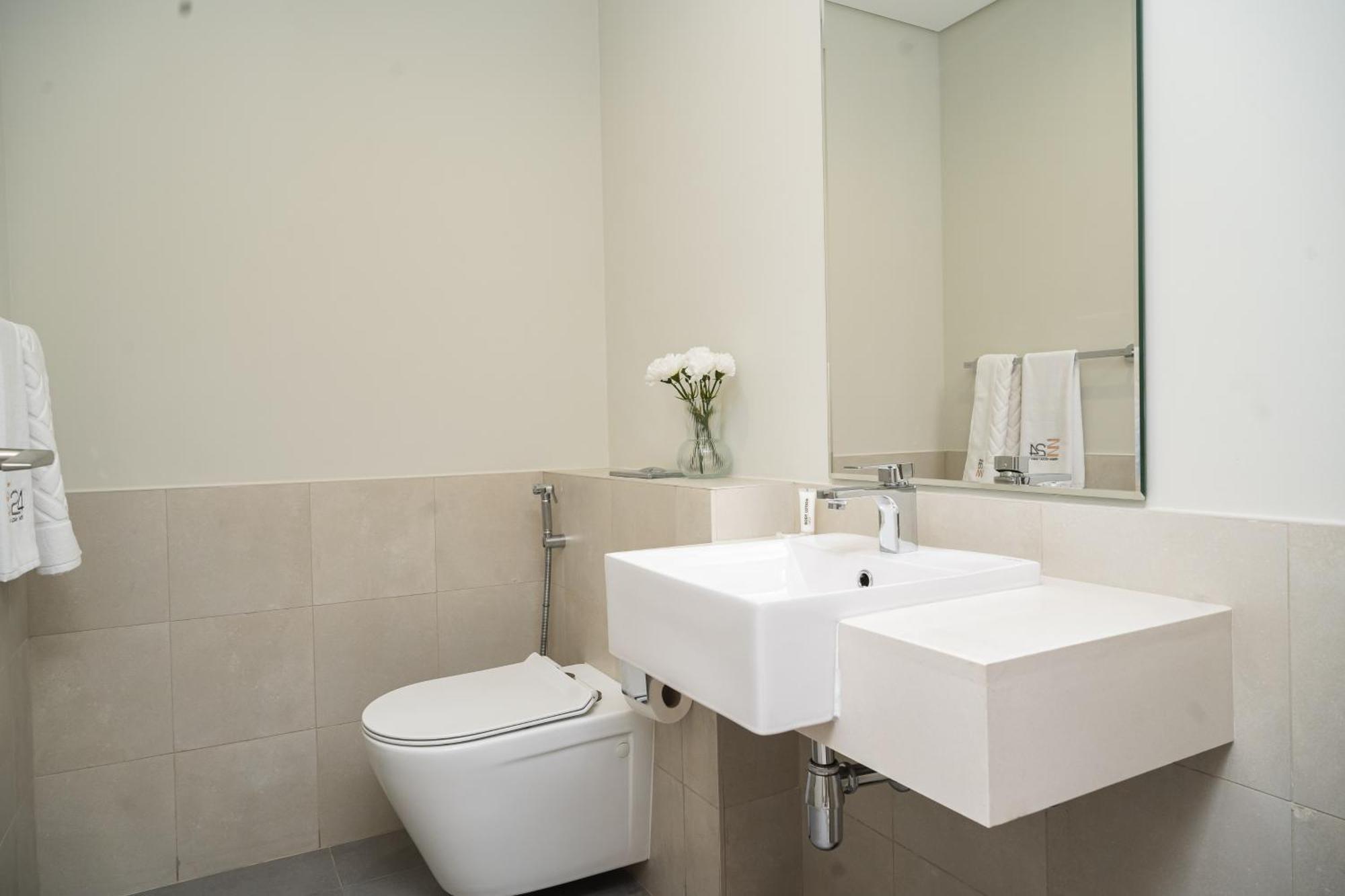 Escape24 Luxury 2br 1 East Tower Zabeel Opposite Zabeel Park Gate *
