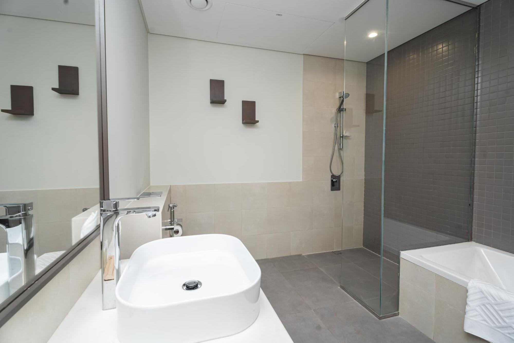 Escape24 Luxury 2br 1 East Tower Zabeel Opposite Zabeel Park Gate Apartment *
