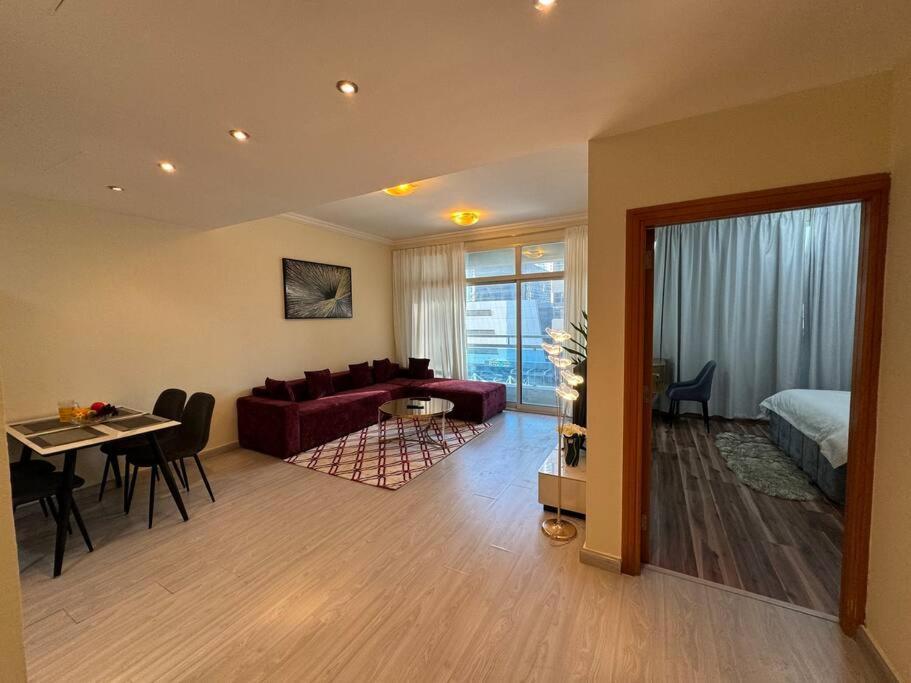 Stylish 1 Bedroom In Marina Apartment
