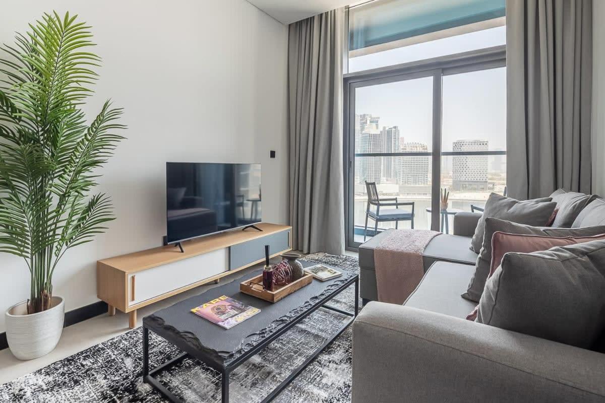 Frank Porter - 15 Northside Tower B * Dubai