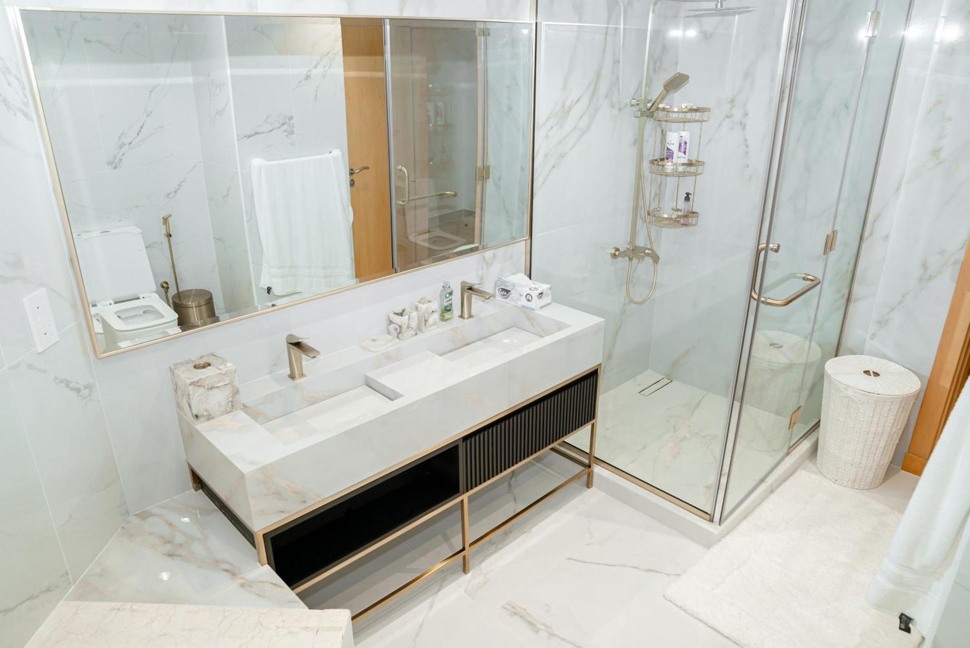 2bdr Luxury In Palm