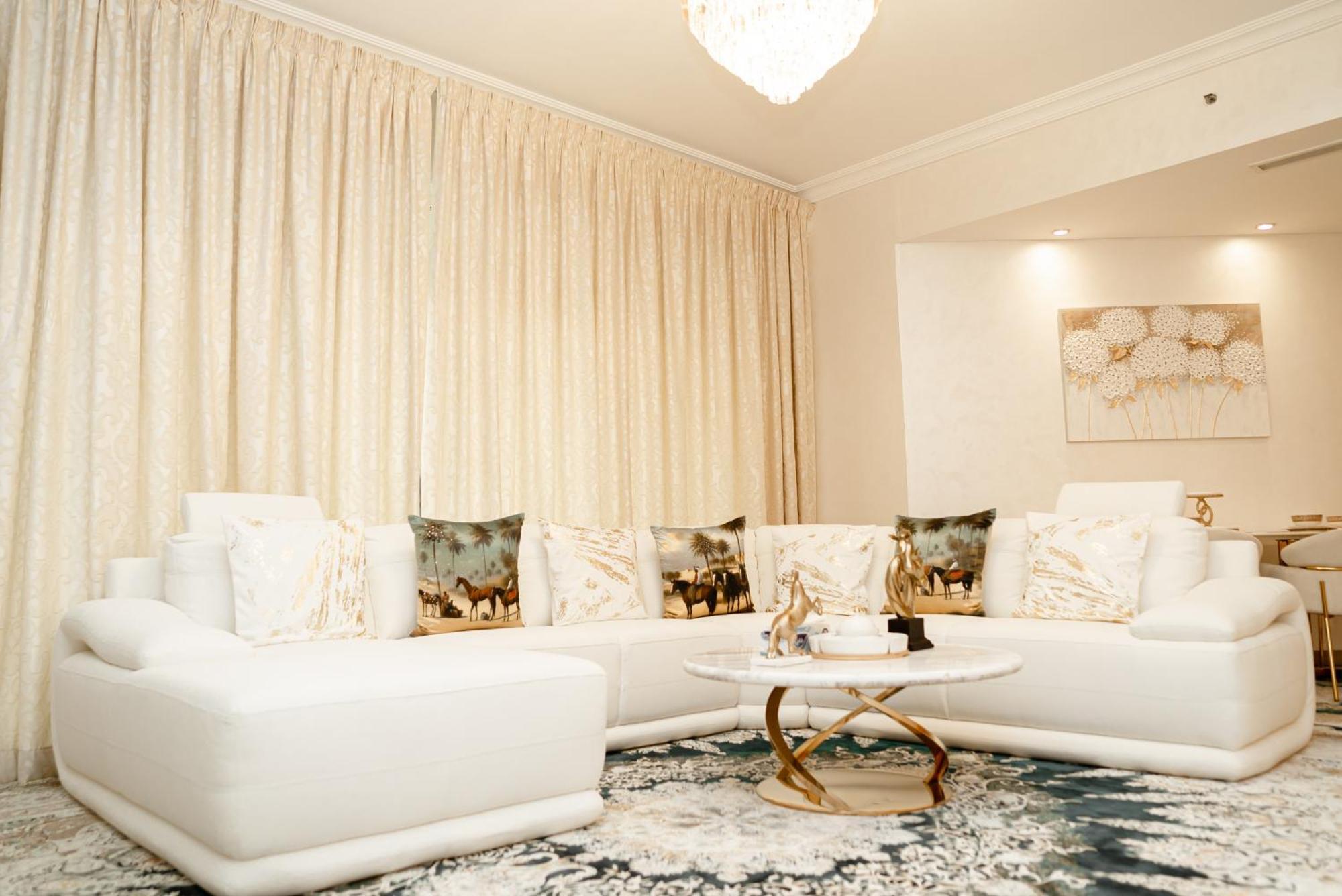 2bdr Luxury In Palm