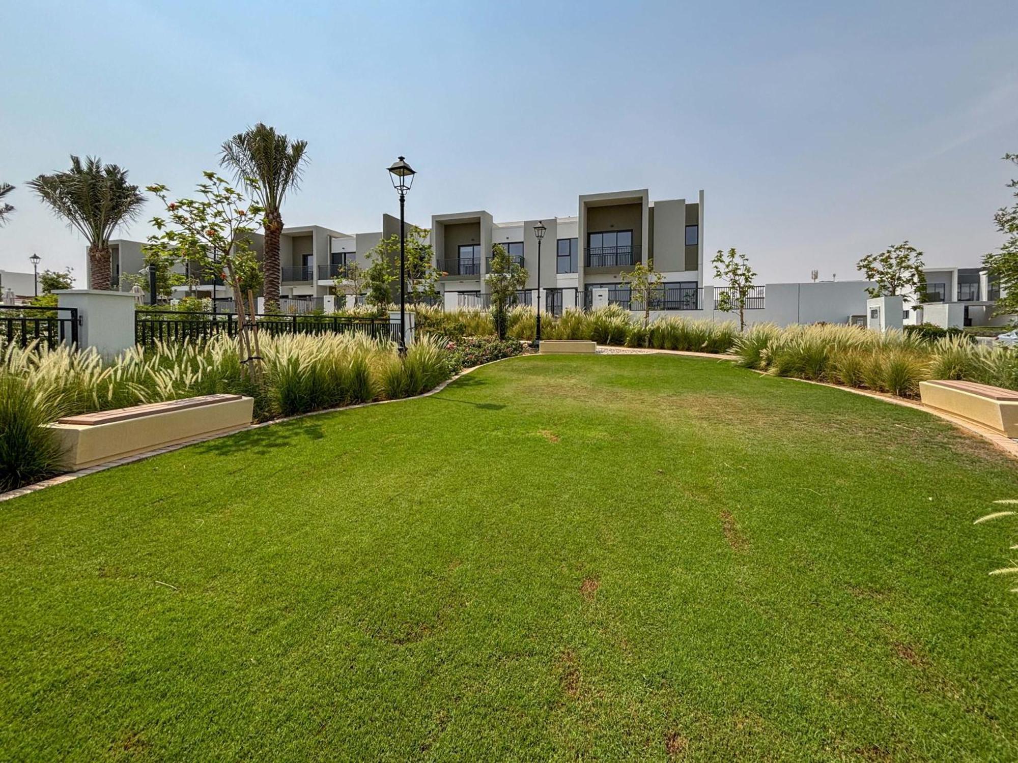 Frank Porter - La Rosa 6 Villa Dubai