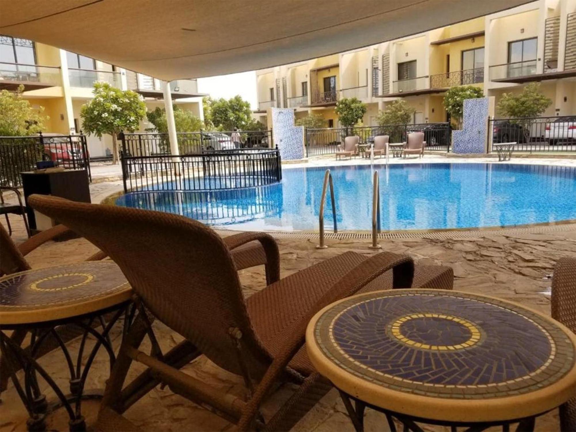 In - Private Roombalcony In A Guest house Dubai