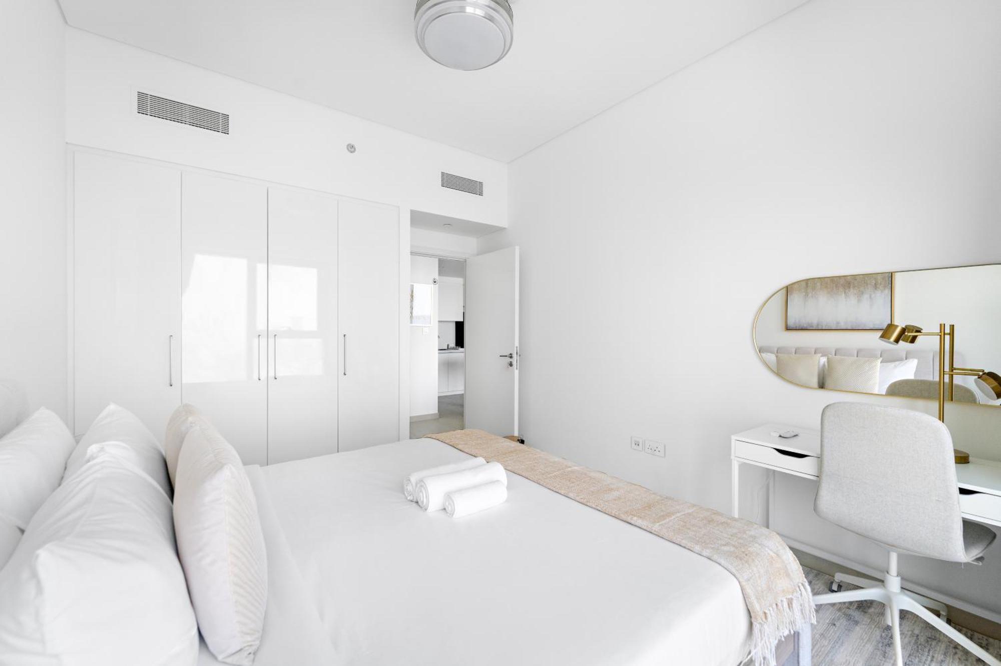 Spacious 1 Bedroom 10 Min From Burj Khalifa *