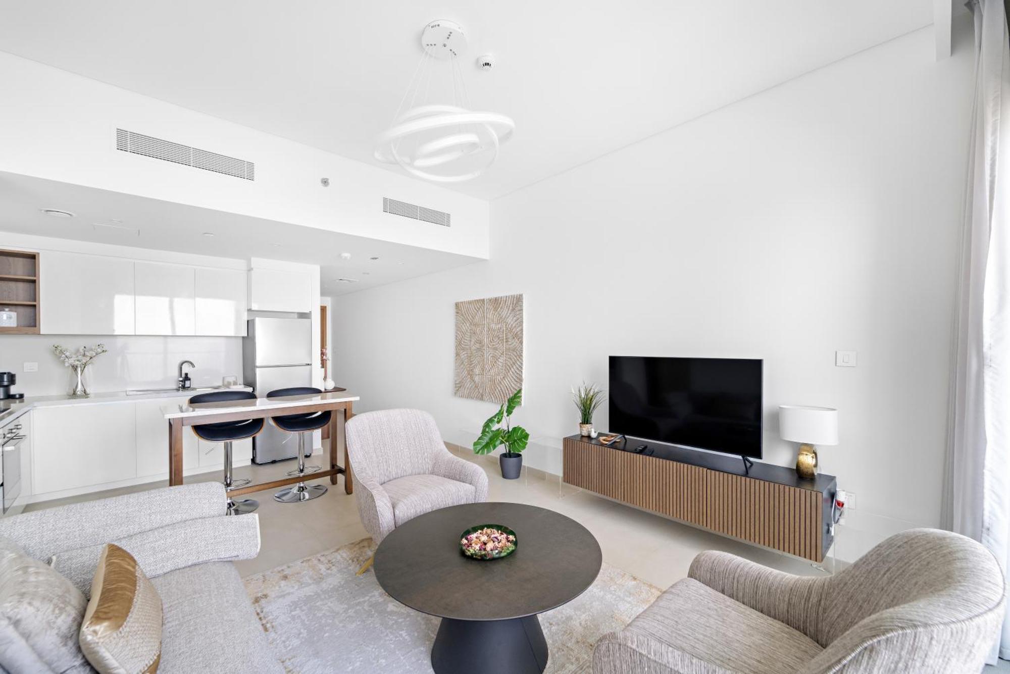 Spacious 1 Bedroom 10 Min From Burj Khalifa * Dubai