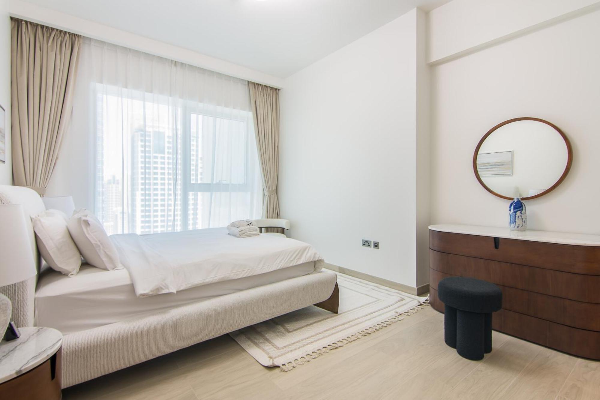 Me Do Re1br, Jlt Apartment