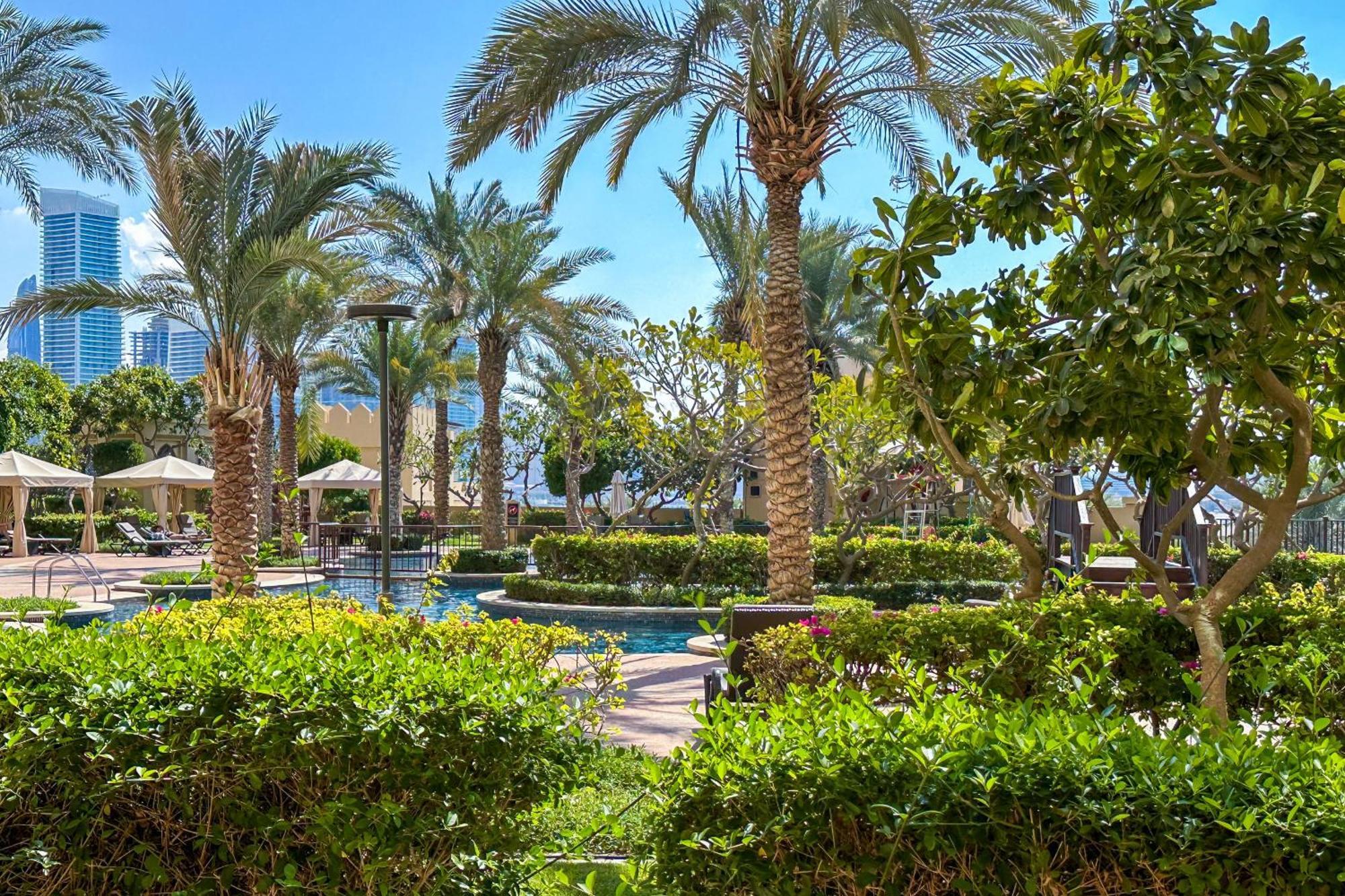 Fairmont Residences, Exquisite 2br Luxury Retreat