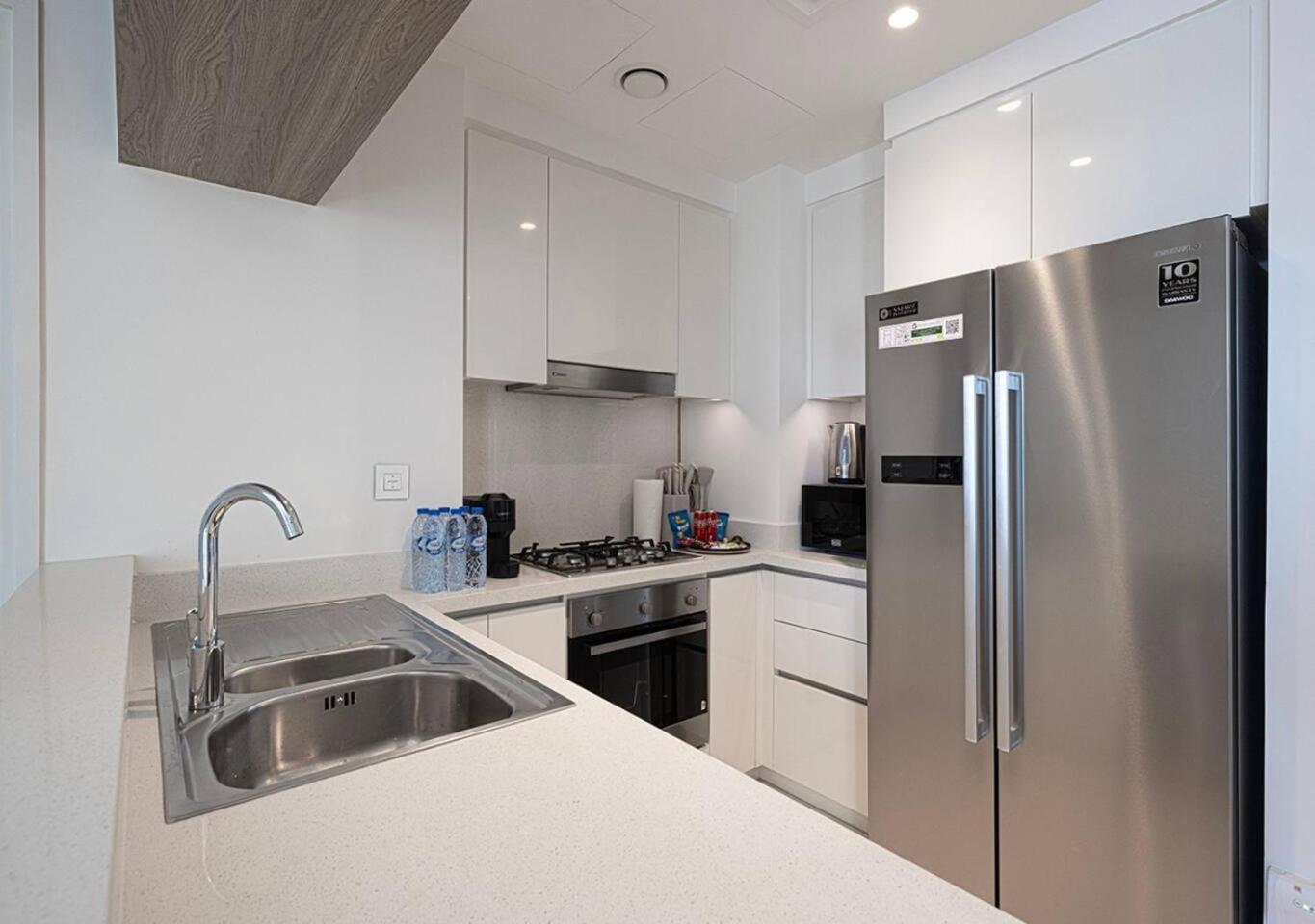 Burj Khalifa View - Luxe 2br - Mall Access Apartment Dubai