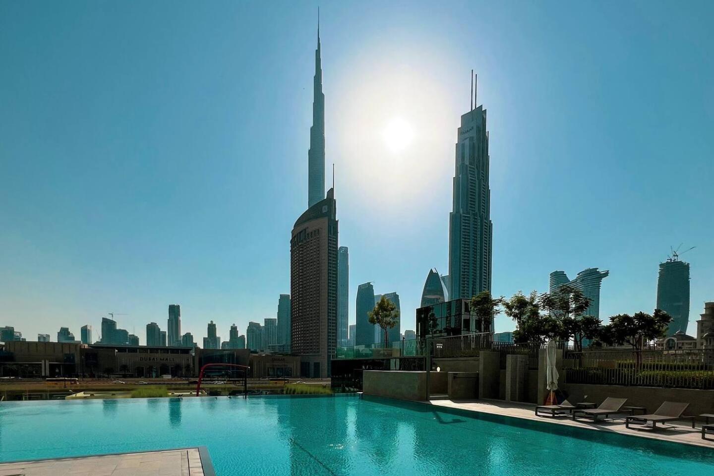 Burj Khalifa View - Luxe 2br - Mall Access Apartment Dubai