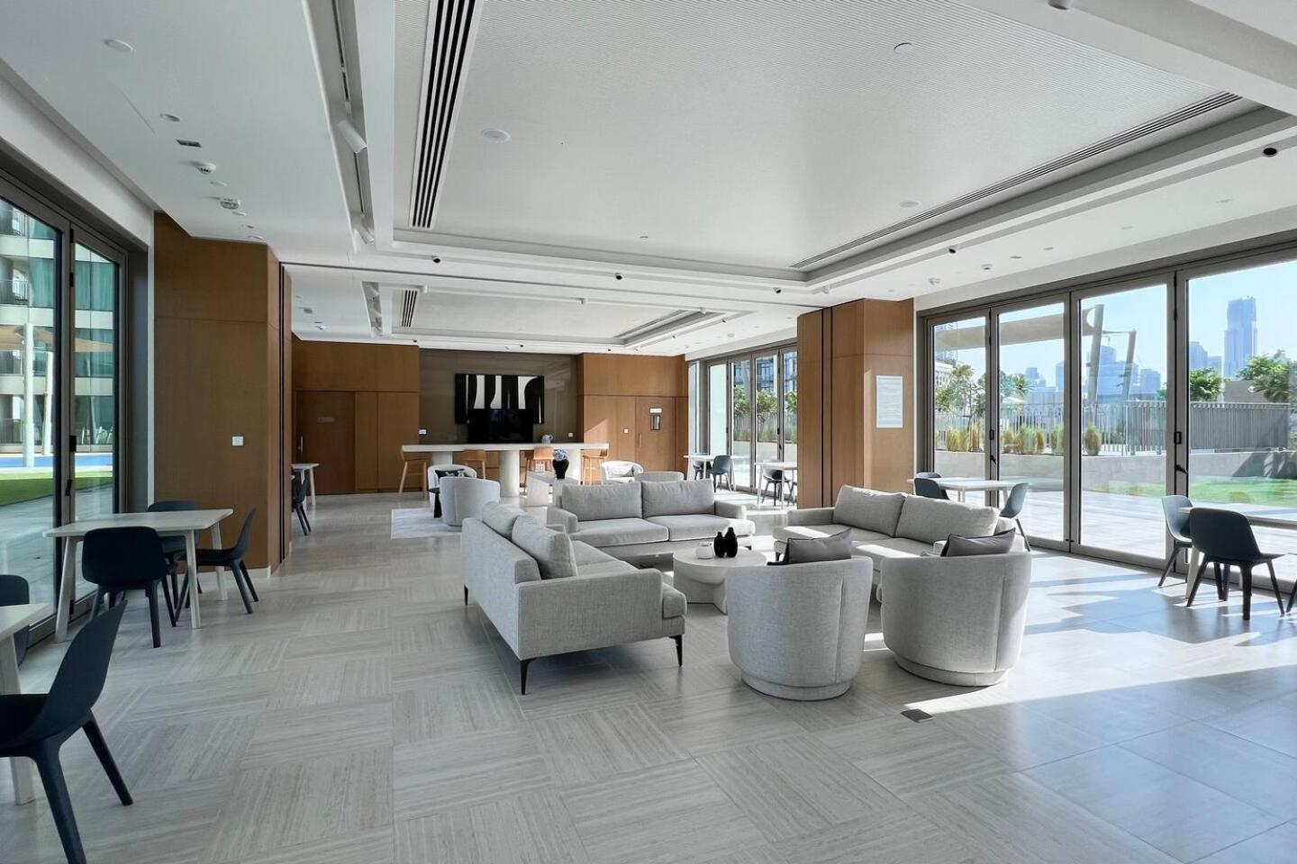 Burj Khalifa View - Luxe 2br - Mall Access Apartment Dubai
