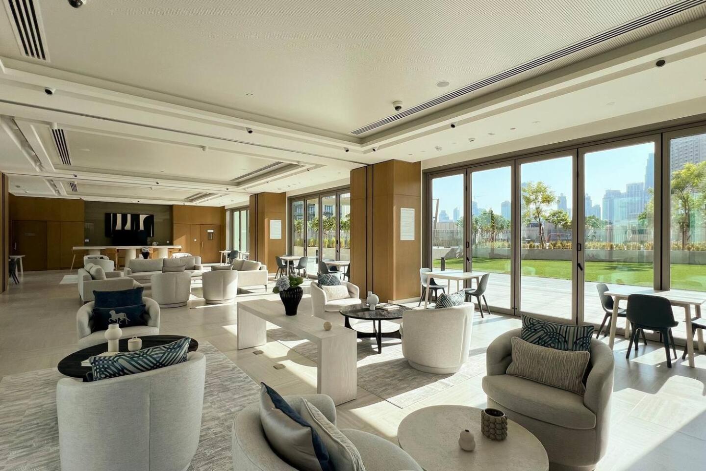 Burj Khalifa View - Luxe 2br - Mall Access Apartment *