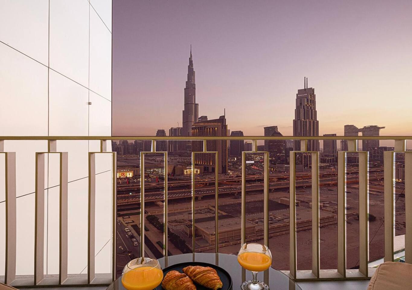 Burj Khalifa View - Luxe 2br - Mall Access Apartment *
