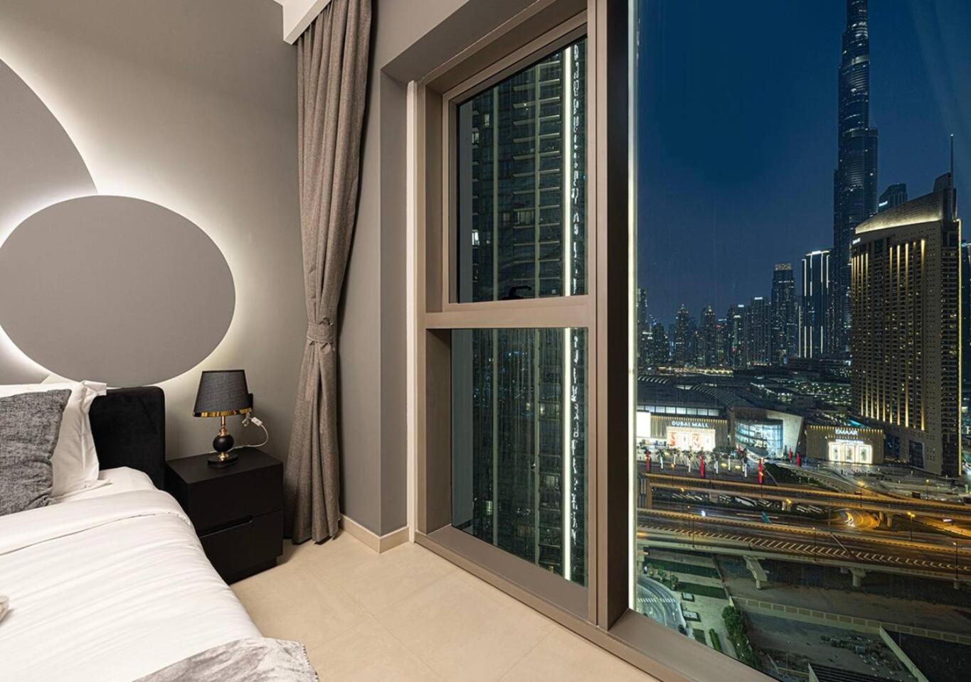 Burj Khalifa View - Luxe 2br - Mall Access Apartment