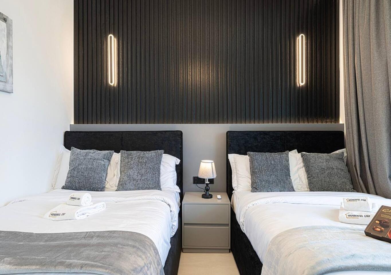 Burj Khalifa View - Luxe 2br - Mall Access Apartment Dubai