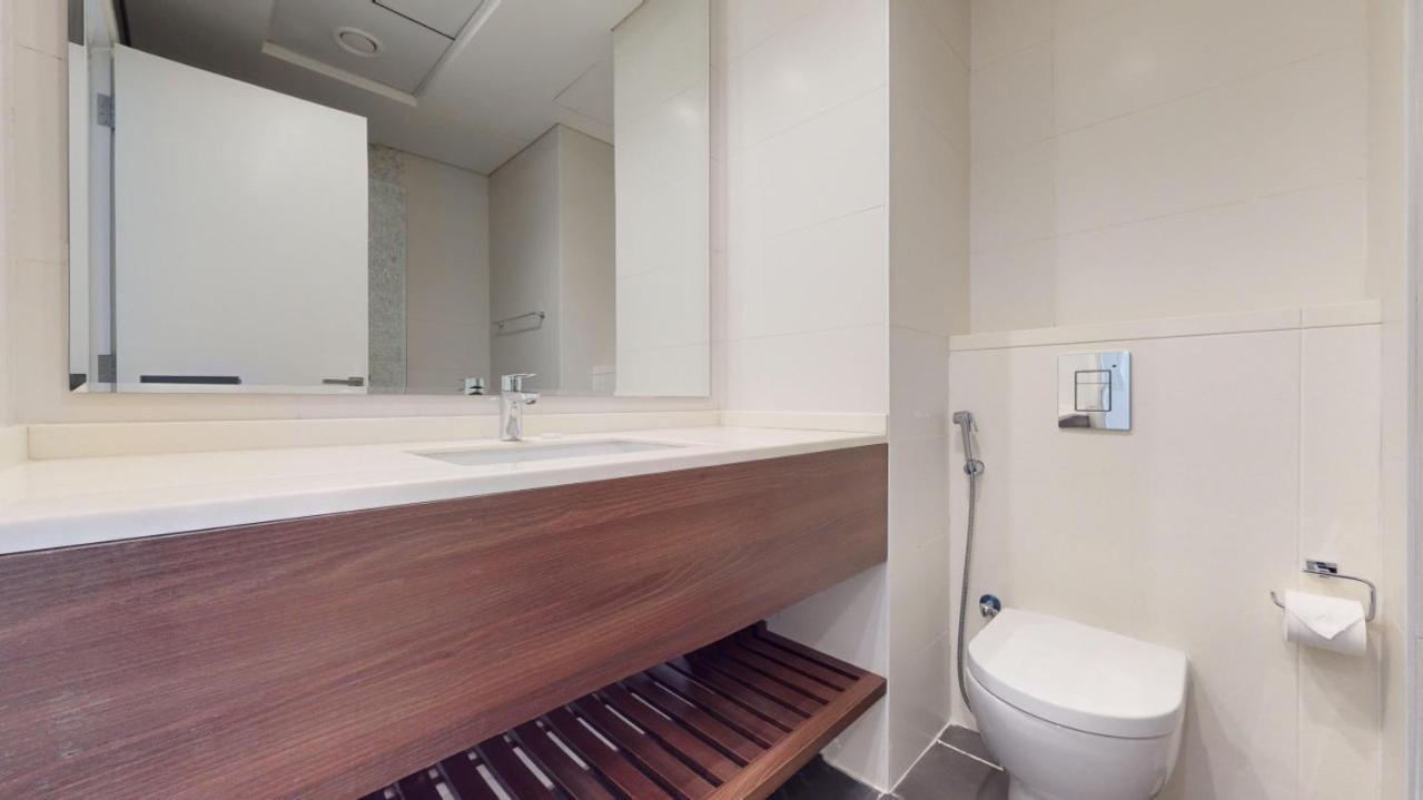 Prime Views - Calm One Bedroom With Pool View Dubai