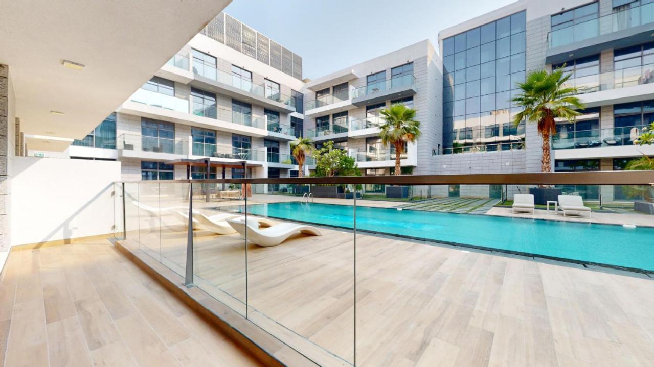 Prime Views - Calm One Bedroom With Pool View Dubai