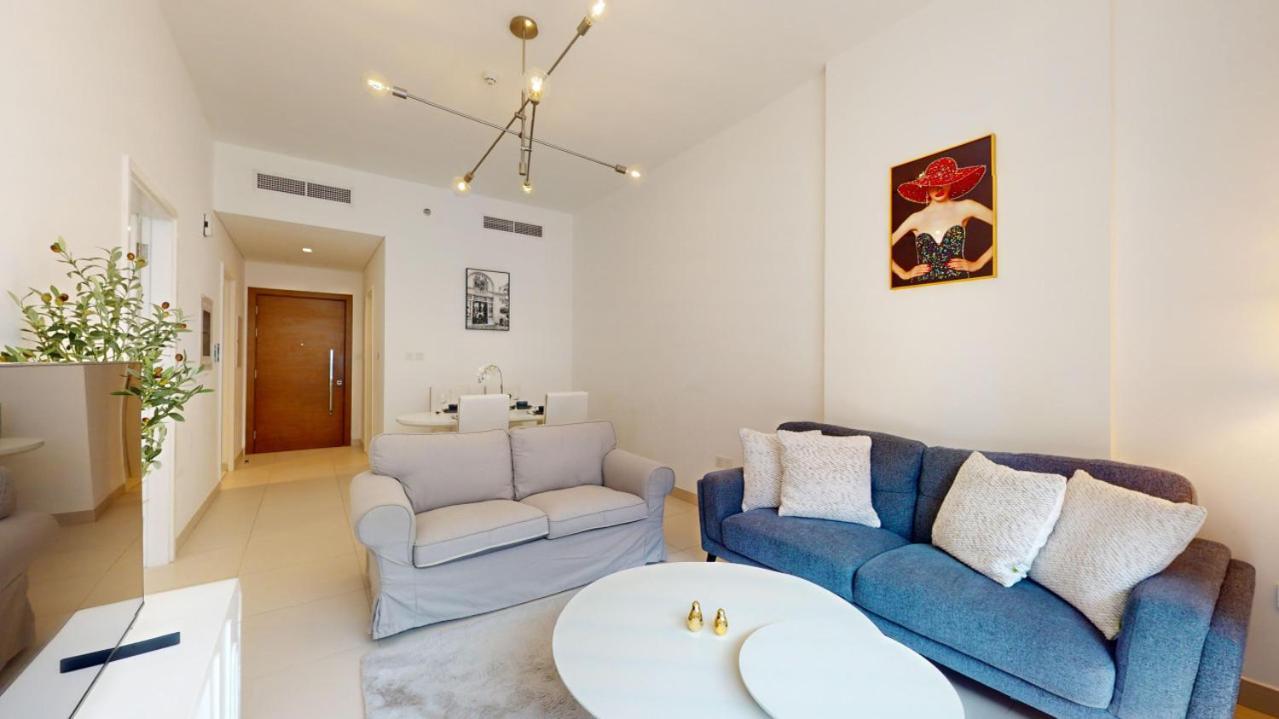 Prime Views - Calm One Bedroom With Pool View *