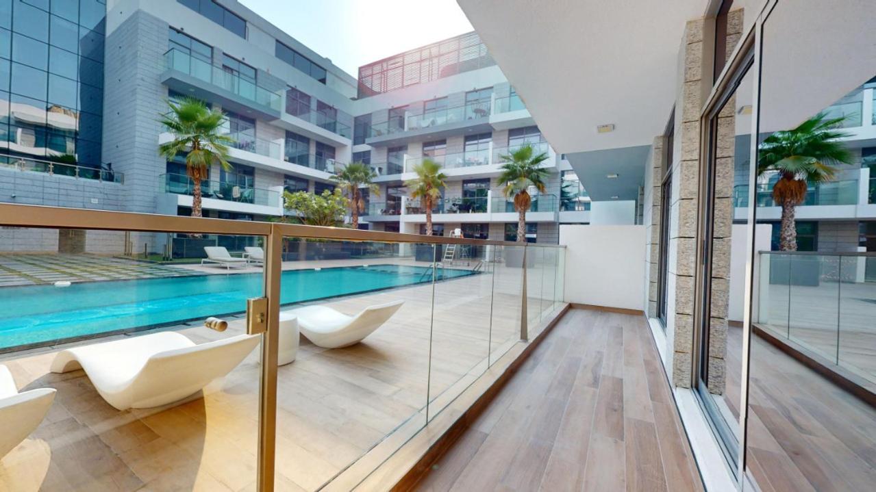 Prime Views - Calm One Bedroom With Pool View * Dubai