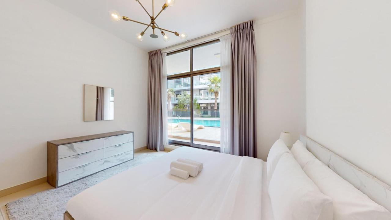 Prime Views - Calm One Bedroom With Pool View Apartment
