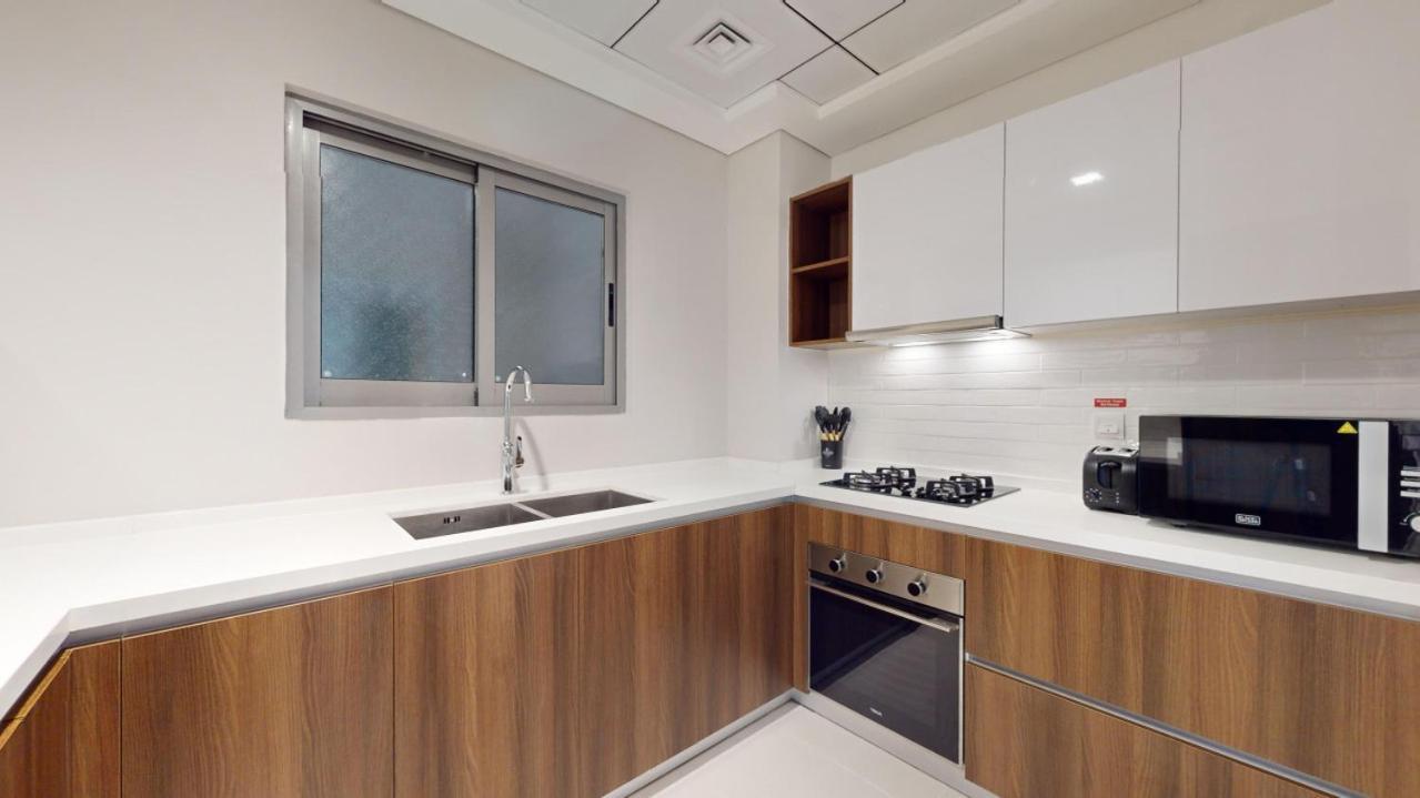 Prime Views - Calm One Bedroom With Pool View Apartment *