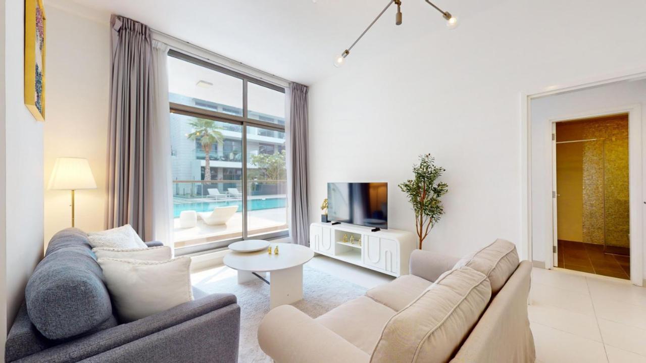 Prime Views - Calm One Bedroom With Pool View Apartment Dubai