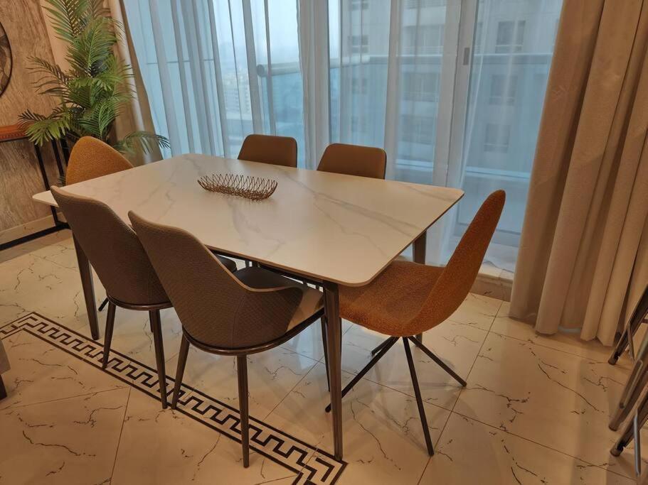 Large 1br With Great View Apartment Dubai