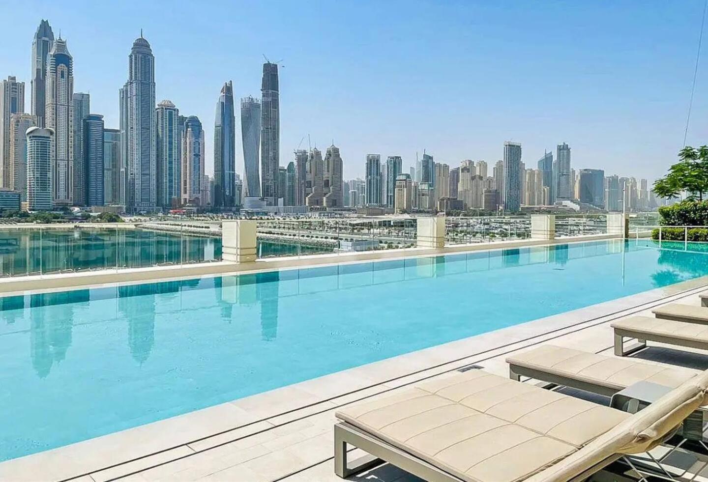 Luxury 2-bed L Emaar Beachfront *