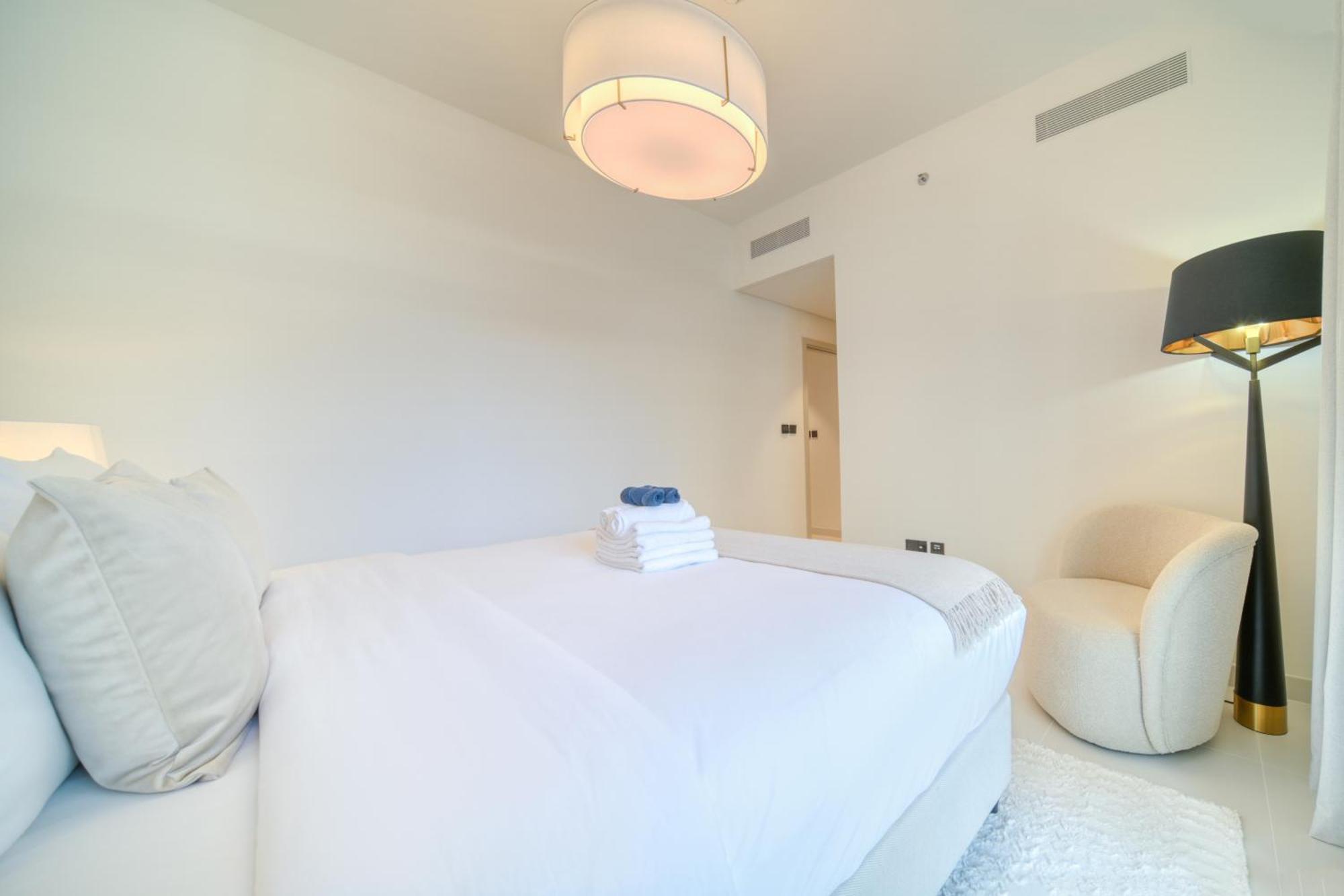 Luxury 2-bed L Emaar Beachfront Dubai