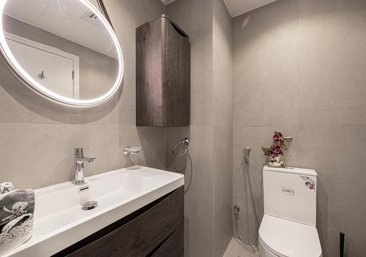Lux 2bd In Heart Of Downtown, 2 Mins Walk To Mall - Burj Al Nujoom Dubai