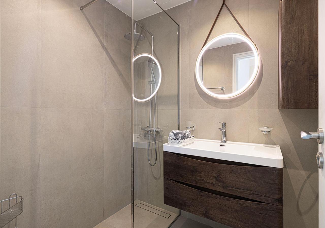 Lux 2bd In Heart Of Downtown, 2 Mins Walk To Mall - Burj Al Nujoom