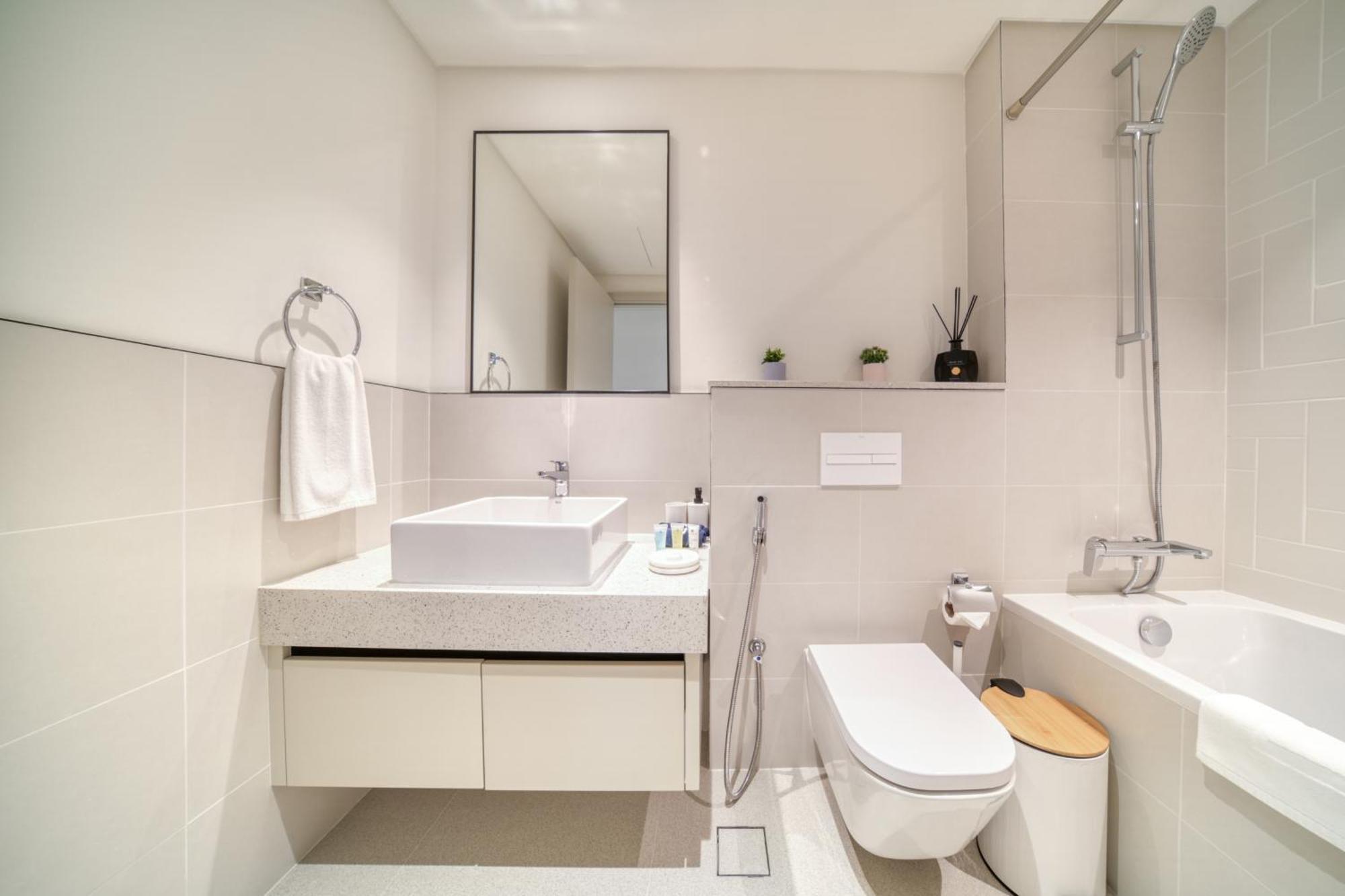 Luxury 2-bed L Emaar Beachfront Apartment Dubai