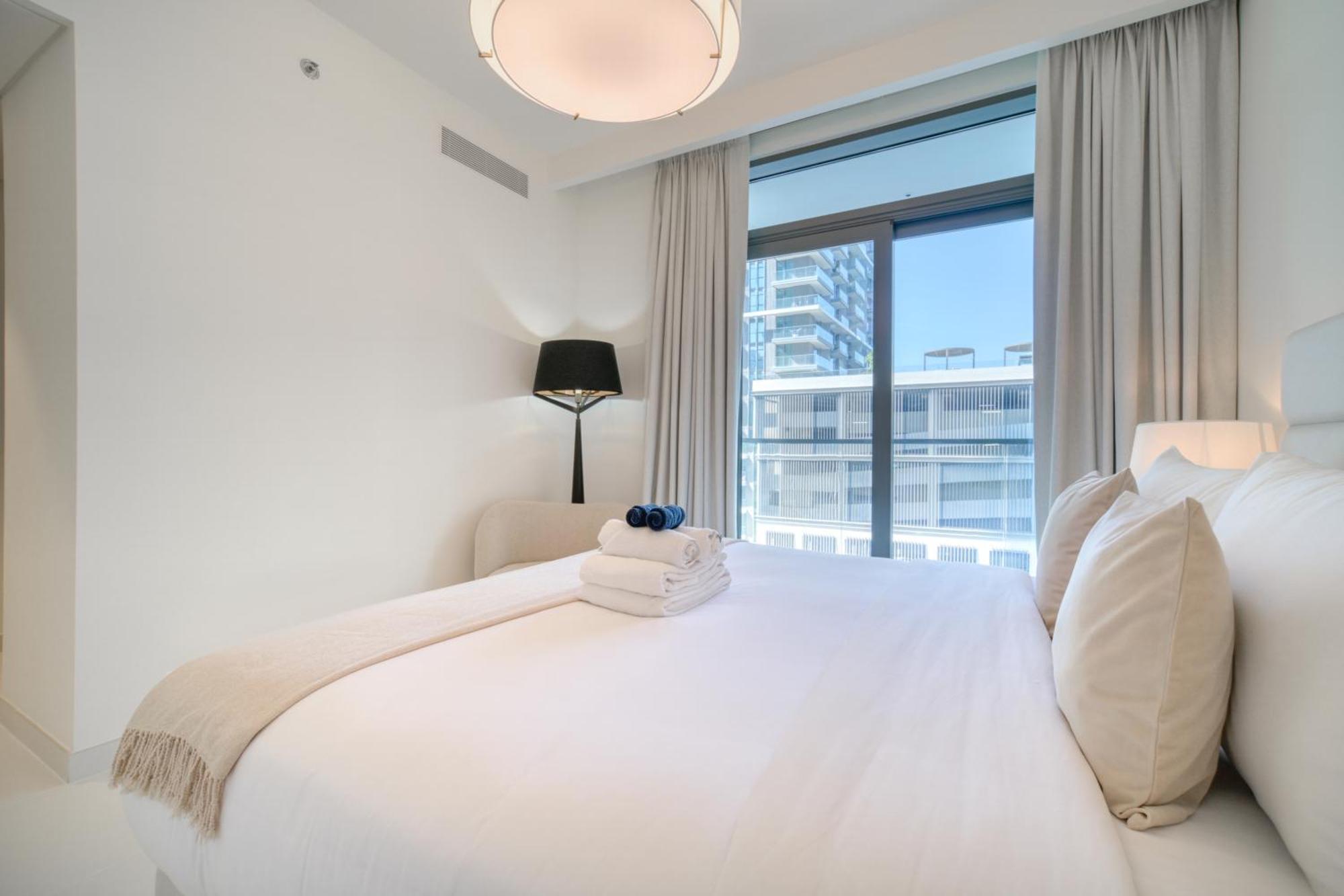 Luxury 2-bed L Emaar Beachfront