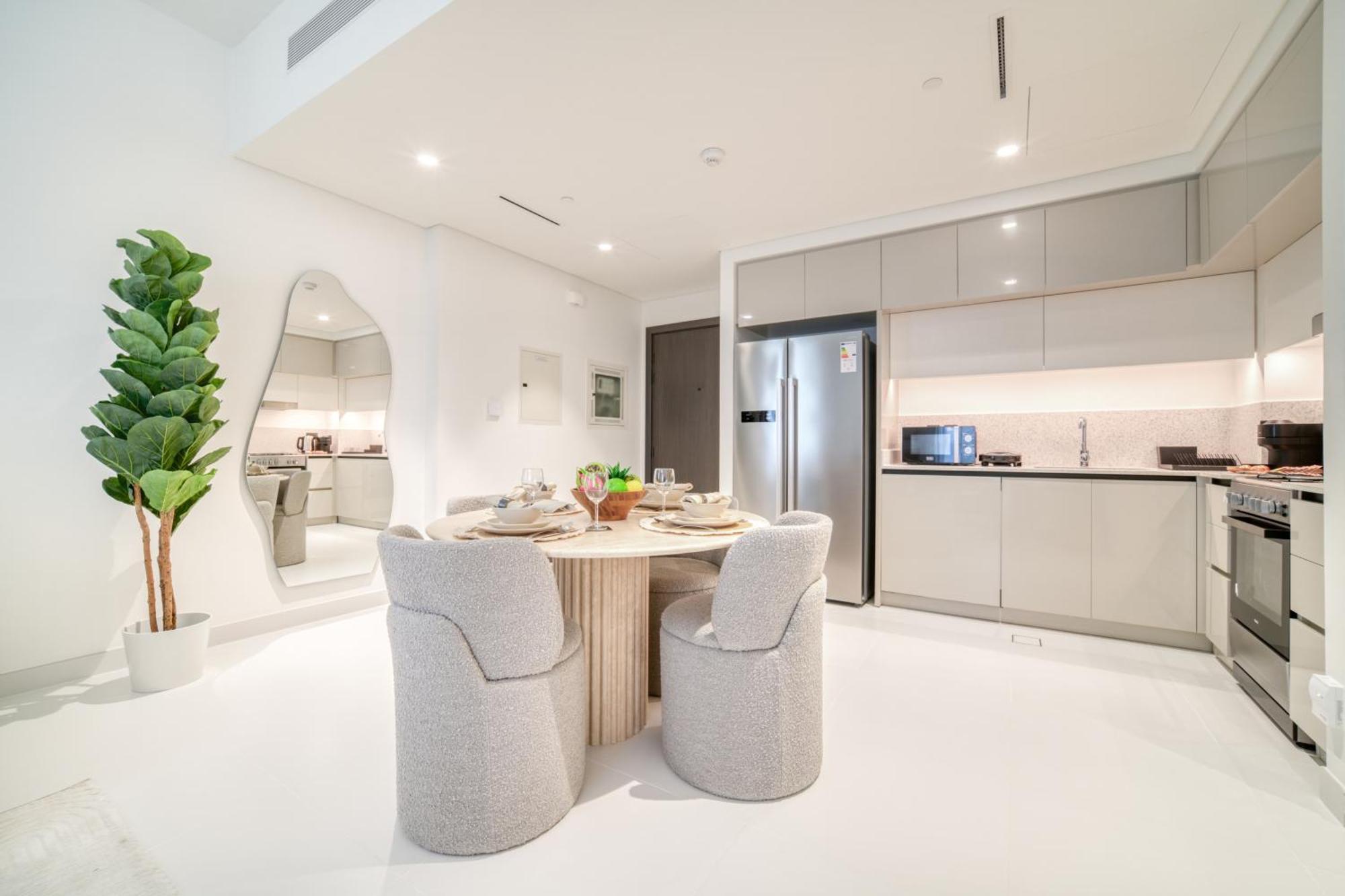 Luxury 2-bed L Emaar Beachfront