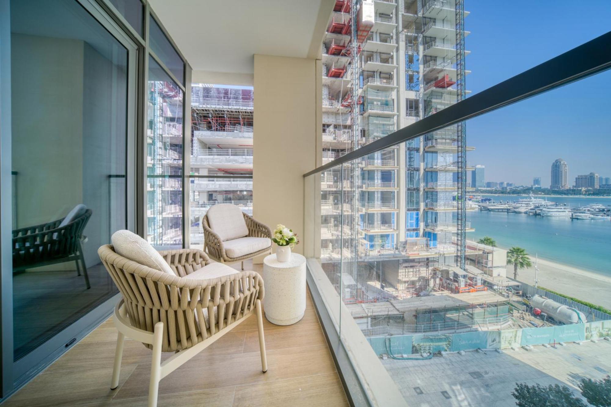 Luxury 2-bed L Emaar Beachfront *