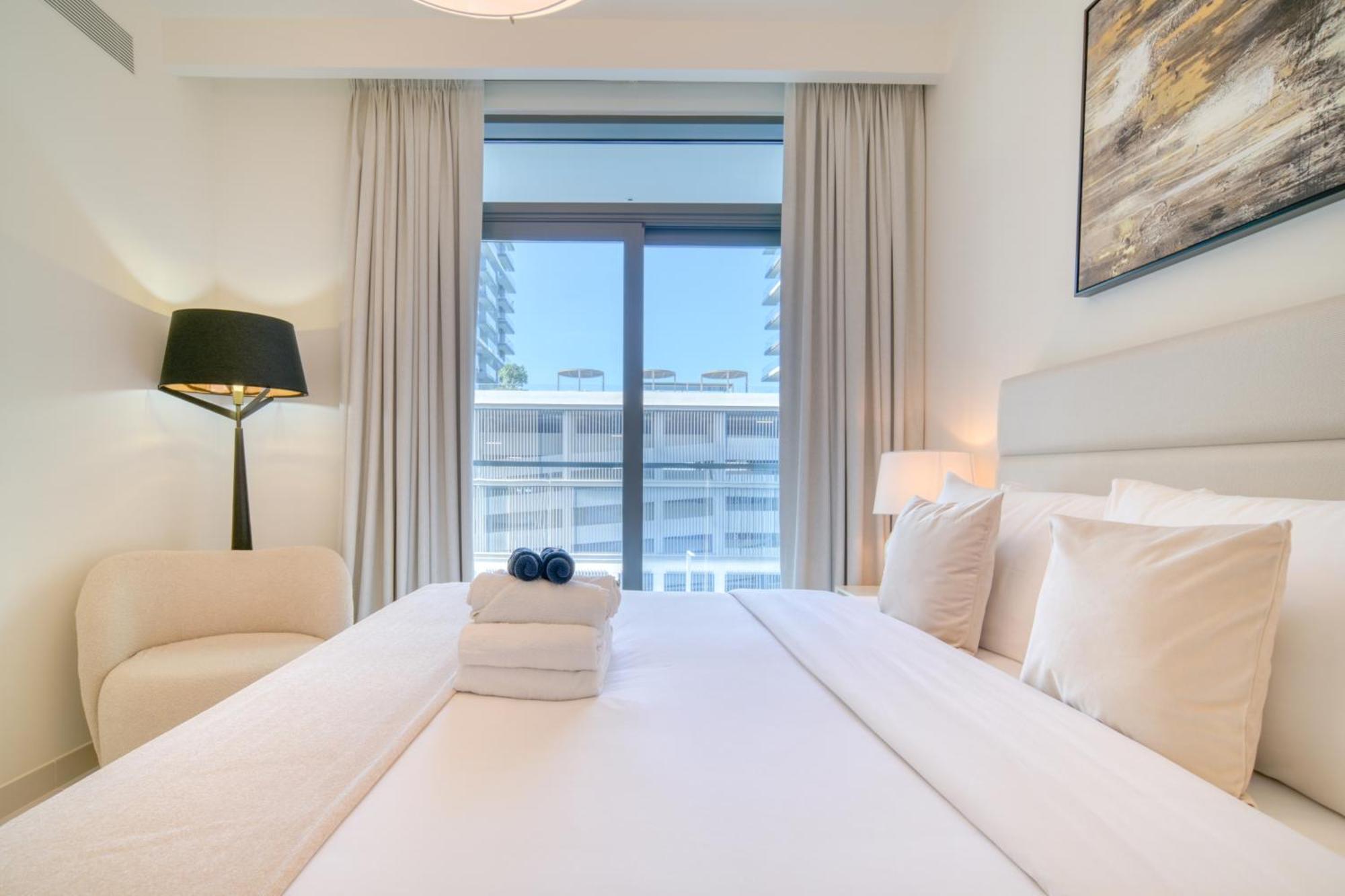 Luxury 2-bed L Emaar Beachfront Apartment
