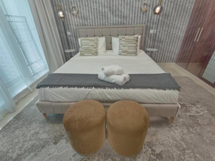 Large 1br With Great View Apartment *