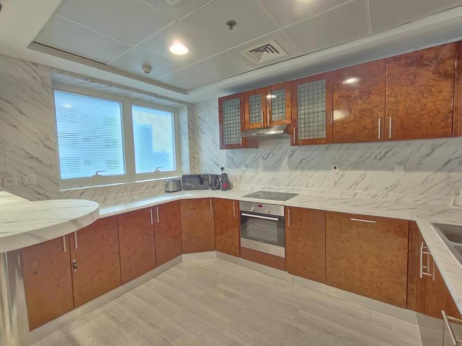 Large 1br With Great View * Dubai
