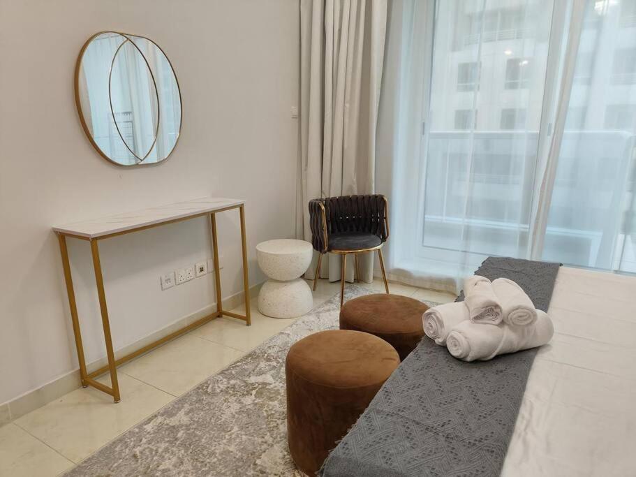Large 1br With Great View